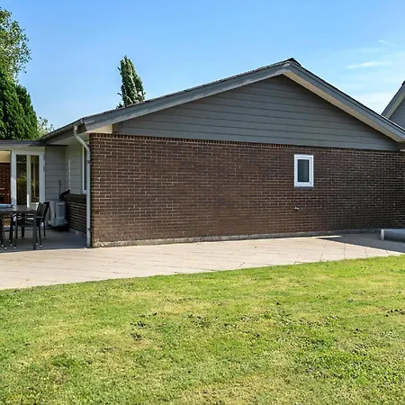 3 Bedroom Awesome In Tistrup