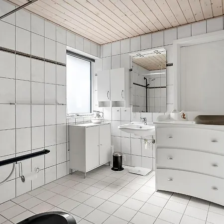 3 Bedroom Awesome In Дом отдыха *