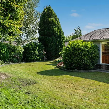 3 Bedroom Awesome In Holiday home *